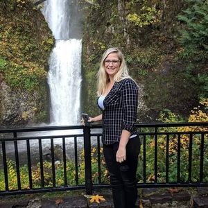 Meet your Posher, Crystal